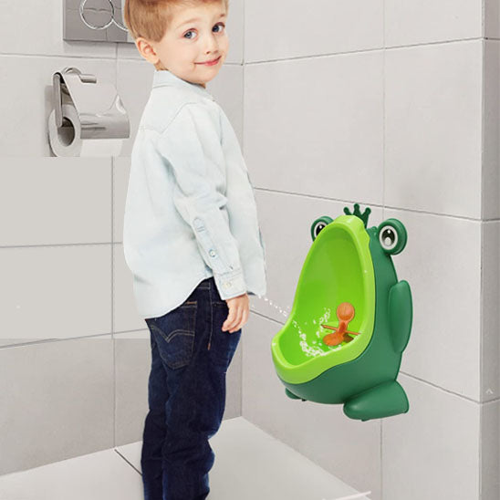 Toilette_enfant_urinoir_debout