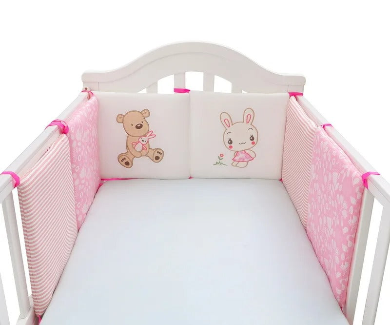Tour de lit bébé-coussinets